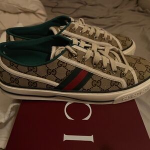 Gucci tennis shoes